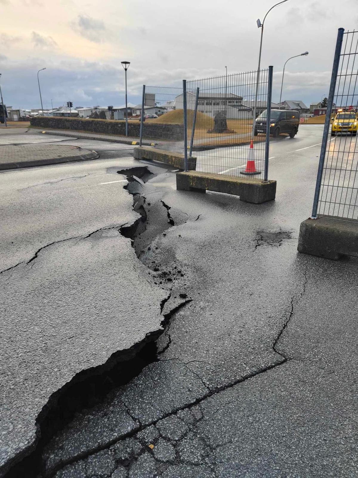 Iceland earthquake: Town of Grindavik ‘could be obliterated’ if volcanic eruption strikes