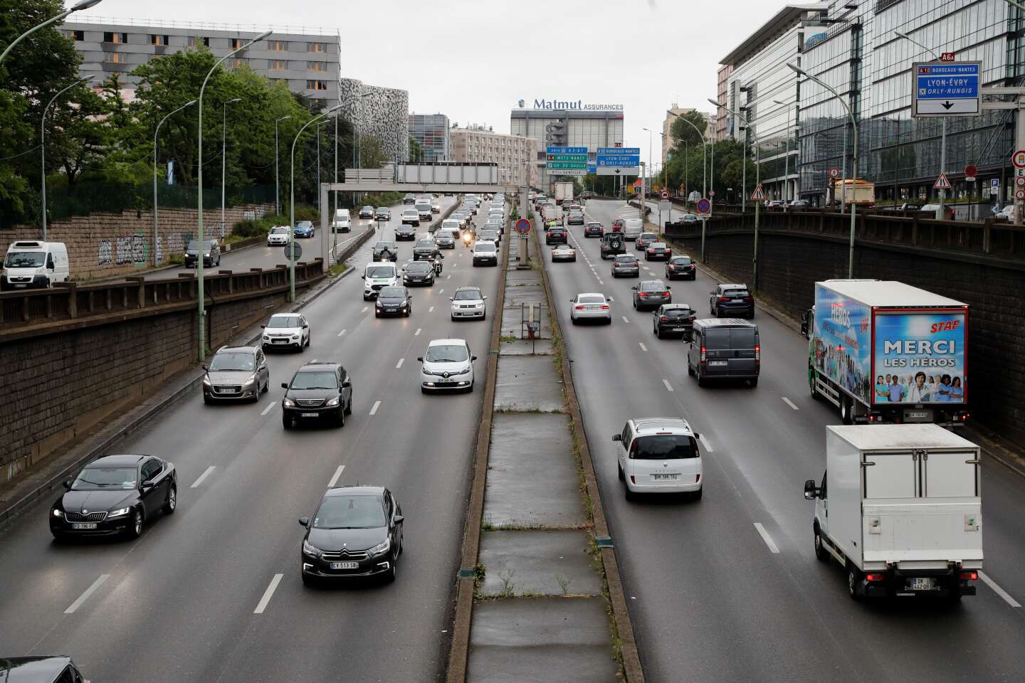 Paris 2024 : « Les jours de compétition, ce sera compliqué de circuler dans Paris », reconnaît le ministre des transports