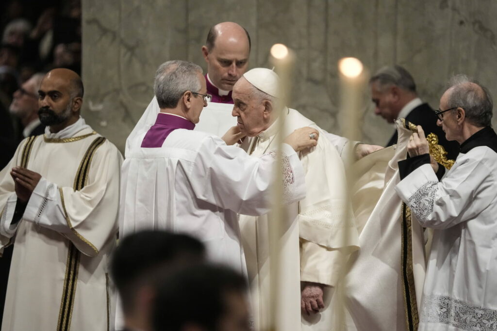 Le pape François évoque Bethléem et les victimes des guerres lors de la messe de Noël