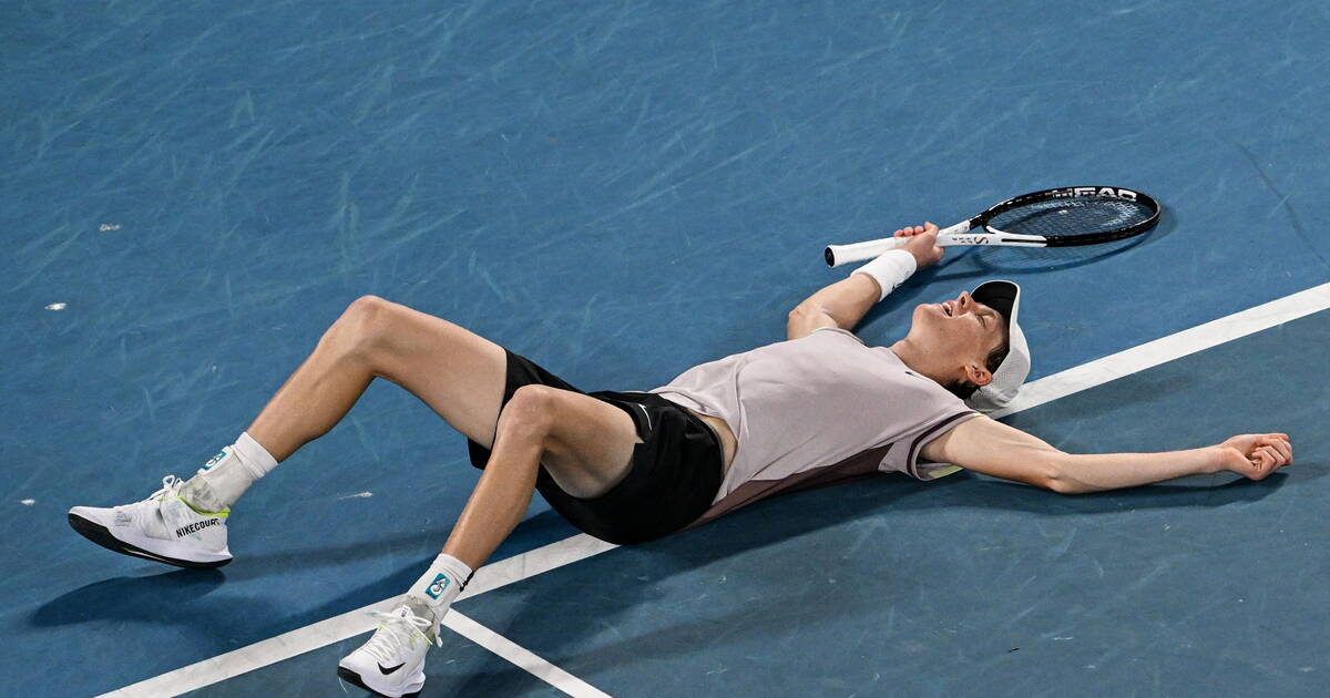 Open d’Australie : l’Italien Sinner renverse le Russe Medvedev en cinq sets et remporte son premier titre en Grand Chelem