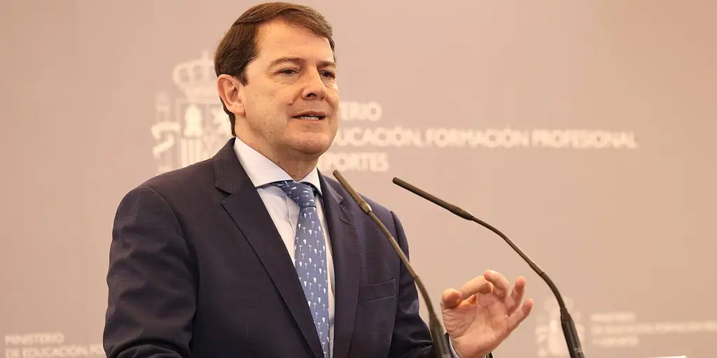 Mañueco acusa al Gobierno de Sánchez de ceder ante «el chantaje de los separatistas»