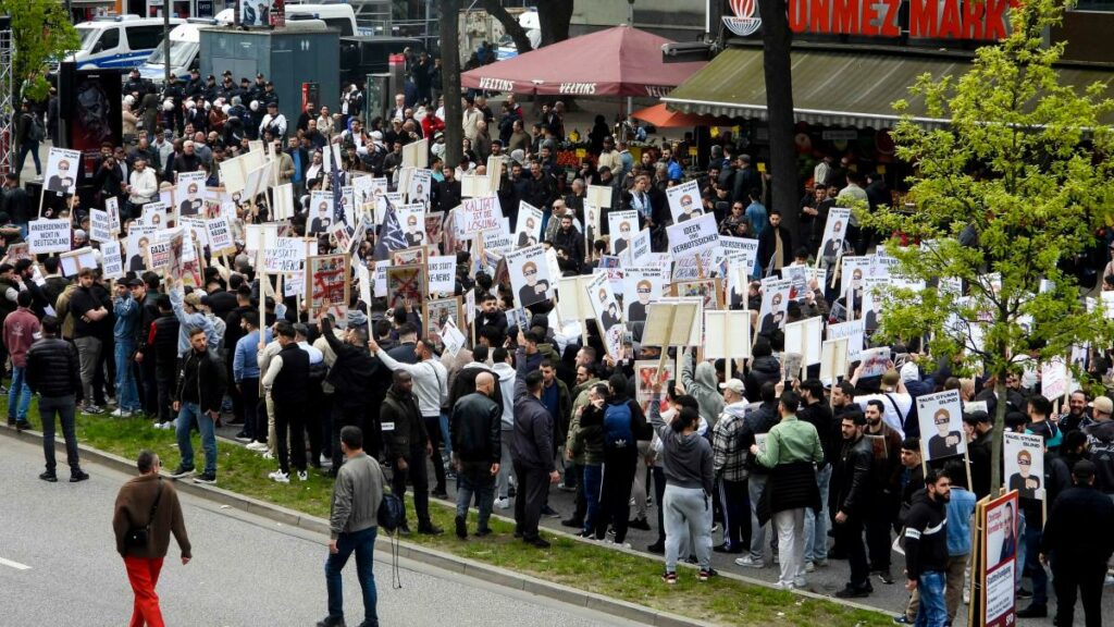 „Allahu Akbar“-Rufe, Forderungen nach „Kalifat“ und „Scharia“ – Reaktionen auf die Demo in Hamburg