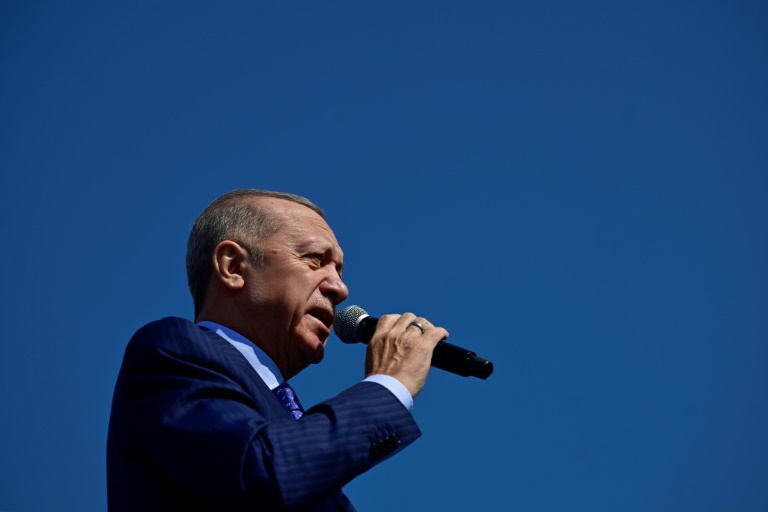 Un test pour Erdogan: Les Turcs aux urnes pour choisir leurs maires