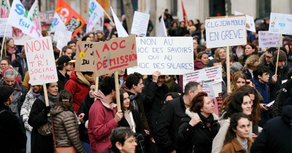 Manifestation des personnels de l'éducation nationale à Paris, le 1er février 2024