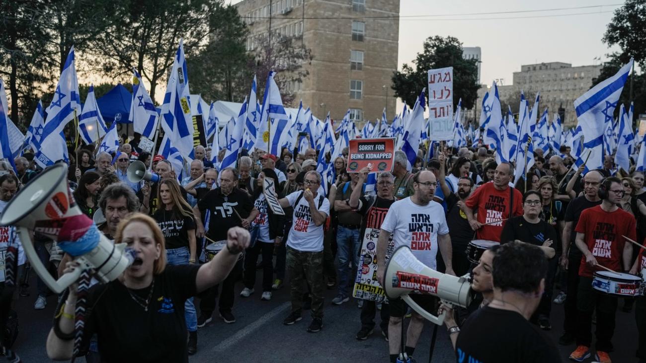 Jerusalem: Zehntausende Israelis demonstrieren gegen ihre Regierung