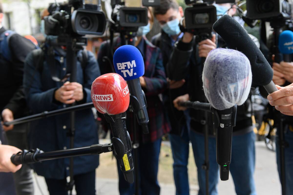 Chaînes info  : CNews et BFMTV à égalité en part d’audience en mars