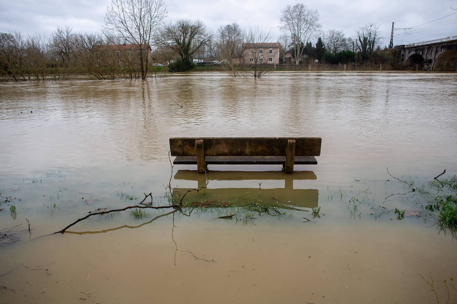 Alerte météo : trois départements désormais en vigilance rouge pour crue