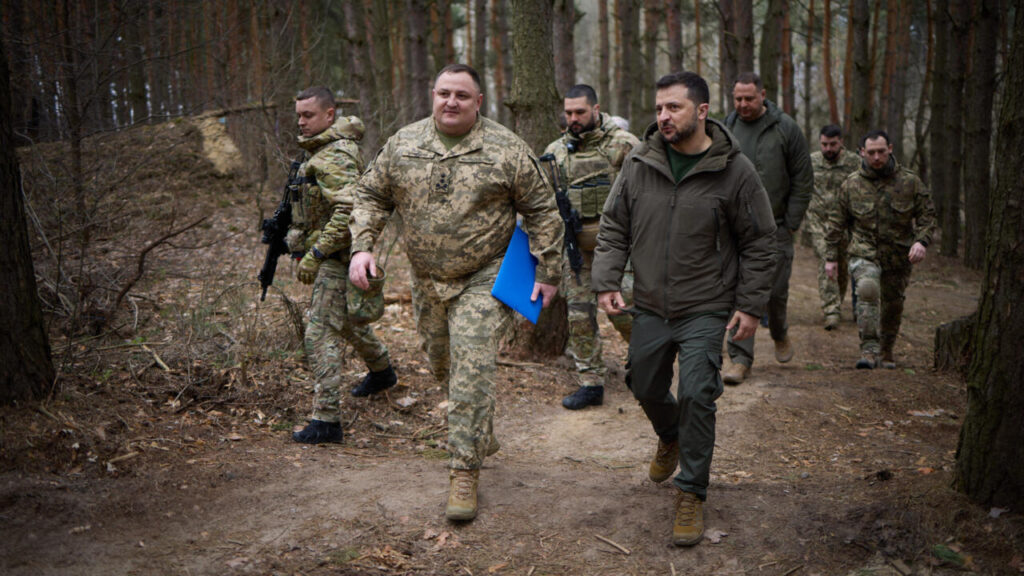 En Ukraine, Volodymyr Zelensky abaisse l'âge de la mobilisation de 27 à 25 ans