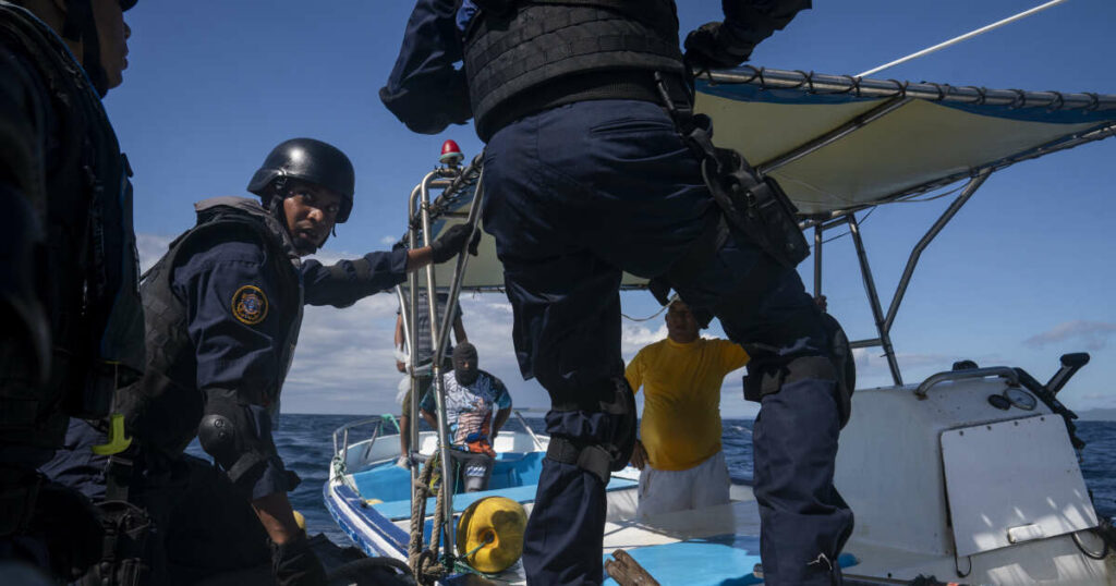 Les Galápagos, “station-service clandestine” pour les trafiquants de drogue