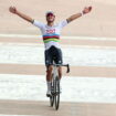 Paris-Roubaix 2024 : après soixante kilomètres en solitaire, Mathieu van der Poel s'offre le doublé sur "L'Enfer du Nord" !