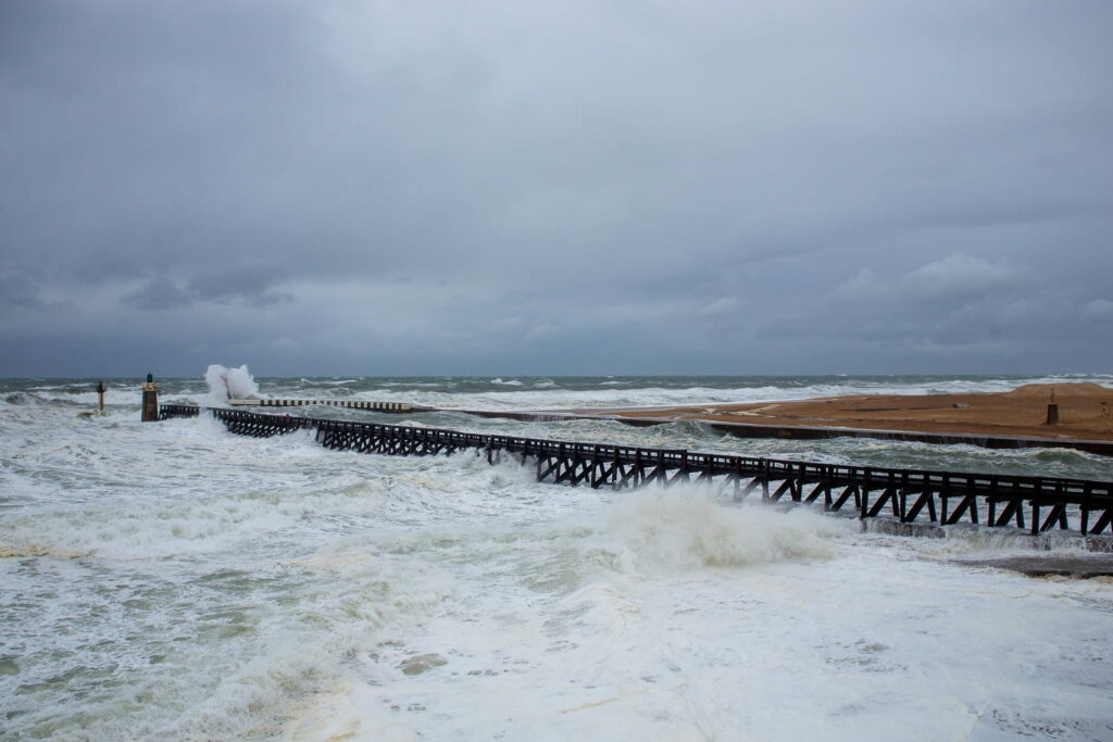 Tempête Pierrick : 11 départements en vigilance orange et chute des températures ce mardi