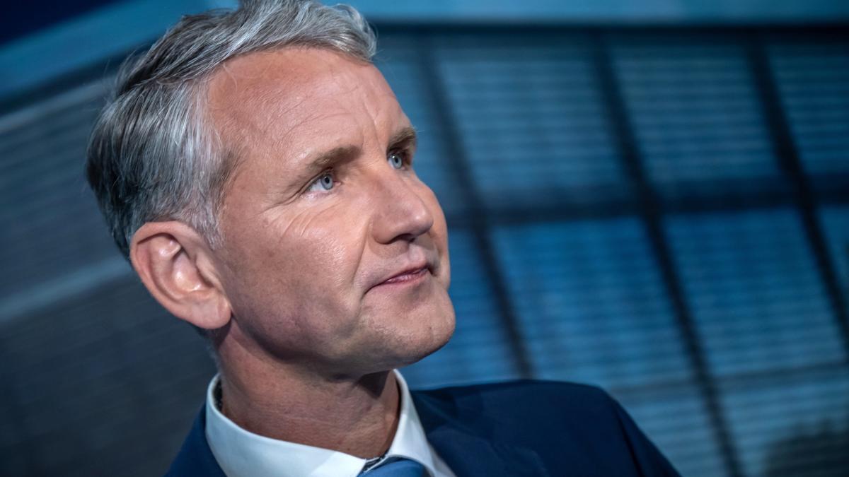 Telekom-Anwälte prüfen rechtliche Schritte gegen Höcke