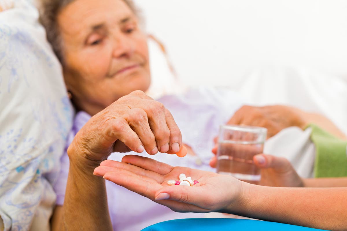 Stop giving dementia patients antipsychotic drugs to avoid risk of strokes and broken bones, says research