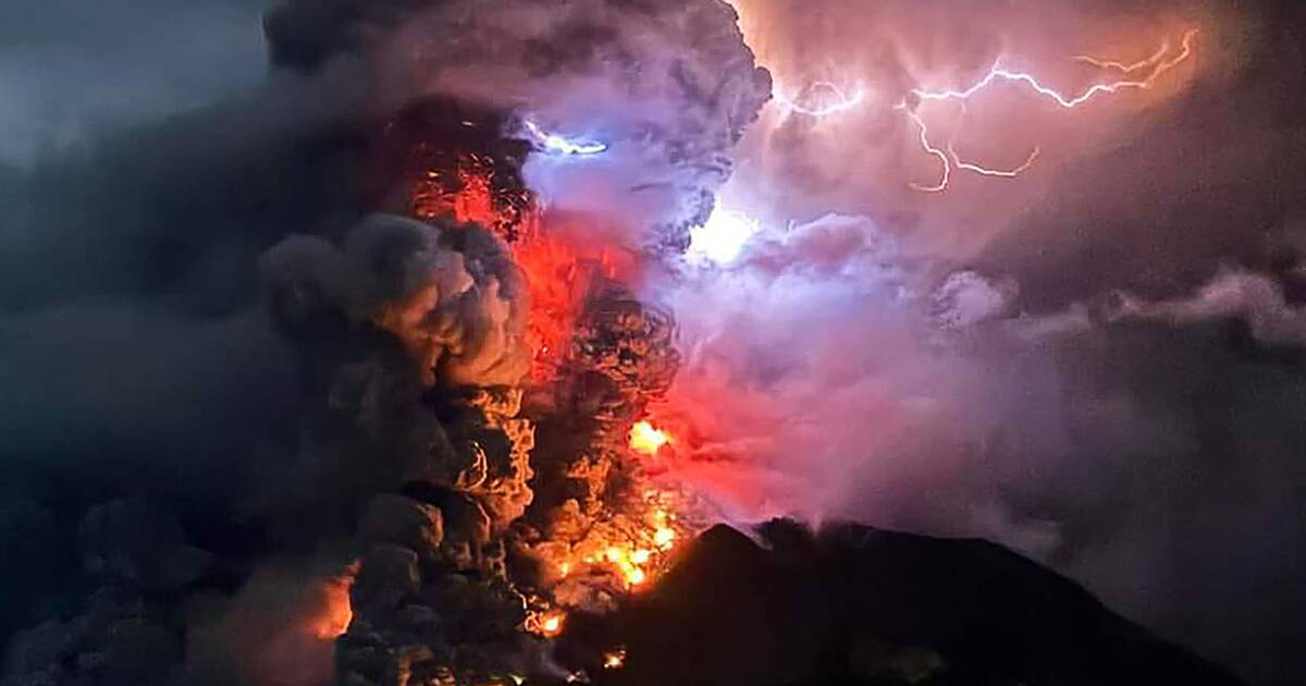 Eruptions et risque de tsunami : un volcan sème la pagaille en Indonésie