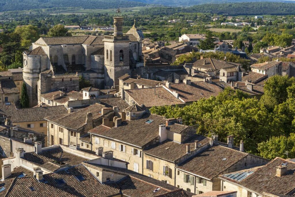 A Uzès, les affaires reprennent sur le marché des belles demeures