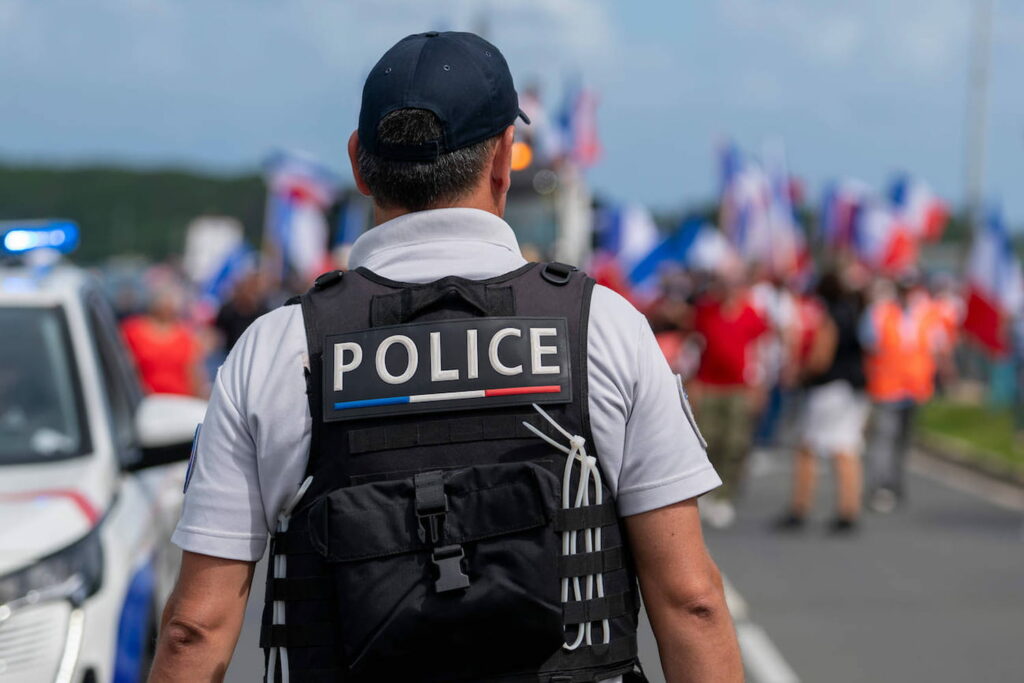 Cannes : un homme en fuite après avoir crié "Allahou Akbar" devant deux écoles