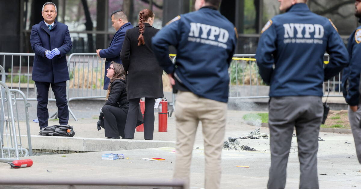 Une personne tente de s’immoler par le feu devant le tribunal où est jugé Donald Trump