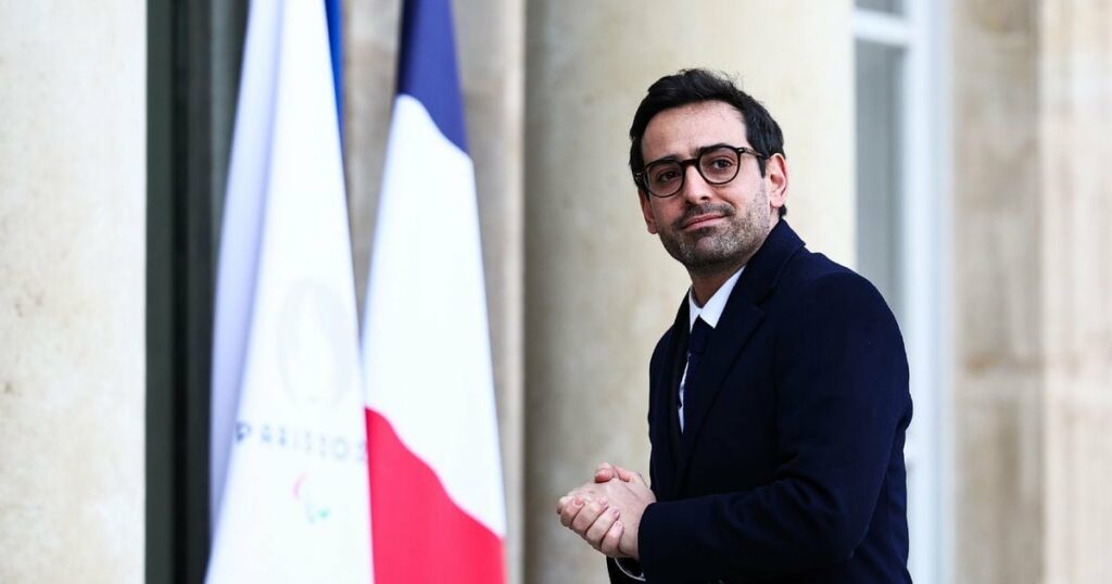 Le ministre de l'Europe et des Affaires étrangères Stéphane Séjourné arrive au palais de l'Elysée, le 18 janvier 2024 à Paris