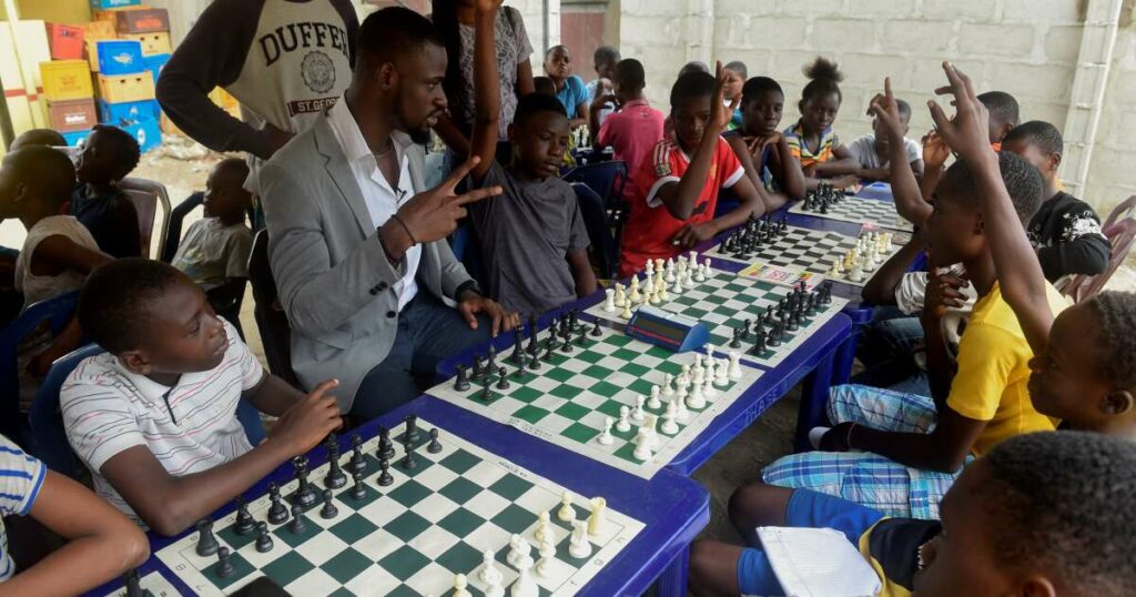 “Marathon d’échecs” de 58 heures : le nigérian Tunde Onakoya établit un nouveau record mondial