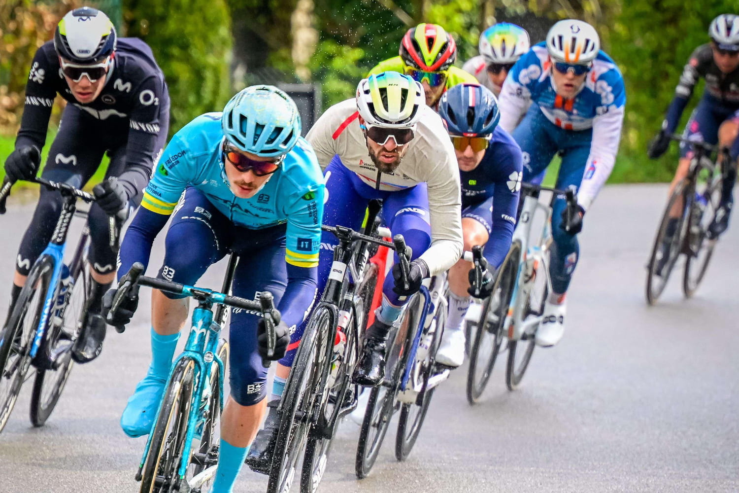 DIRECT. Liège-Bastogne-Liège 2024 : l'échappée roule fort dans les premières difficultés du jour, suivez la course