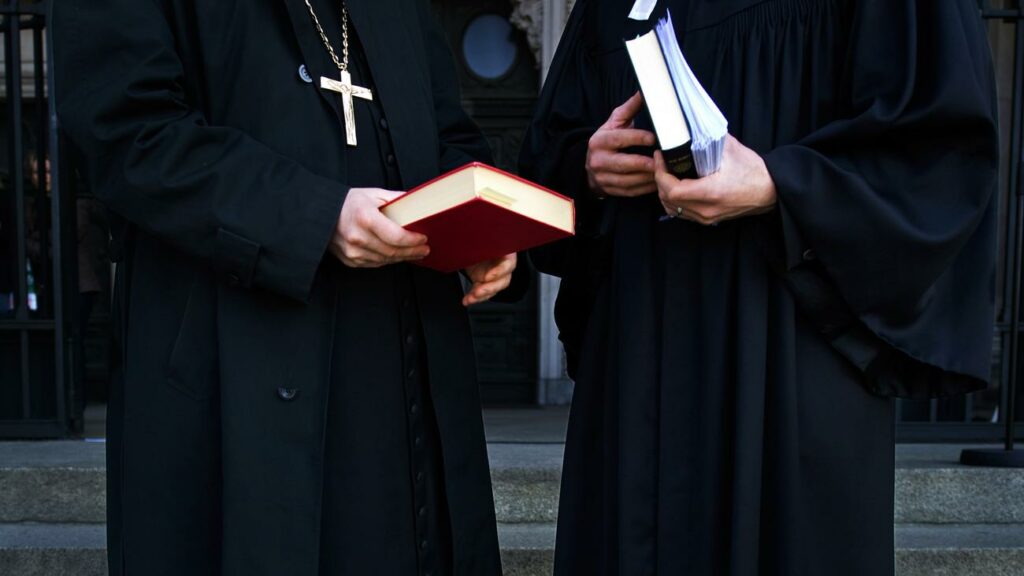 Synode: Landeskirche will AfD-Mitglieder von Ämtern ausschließen