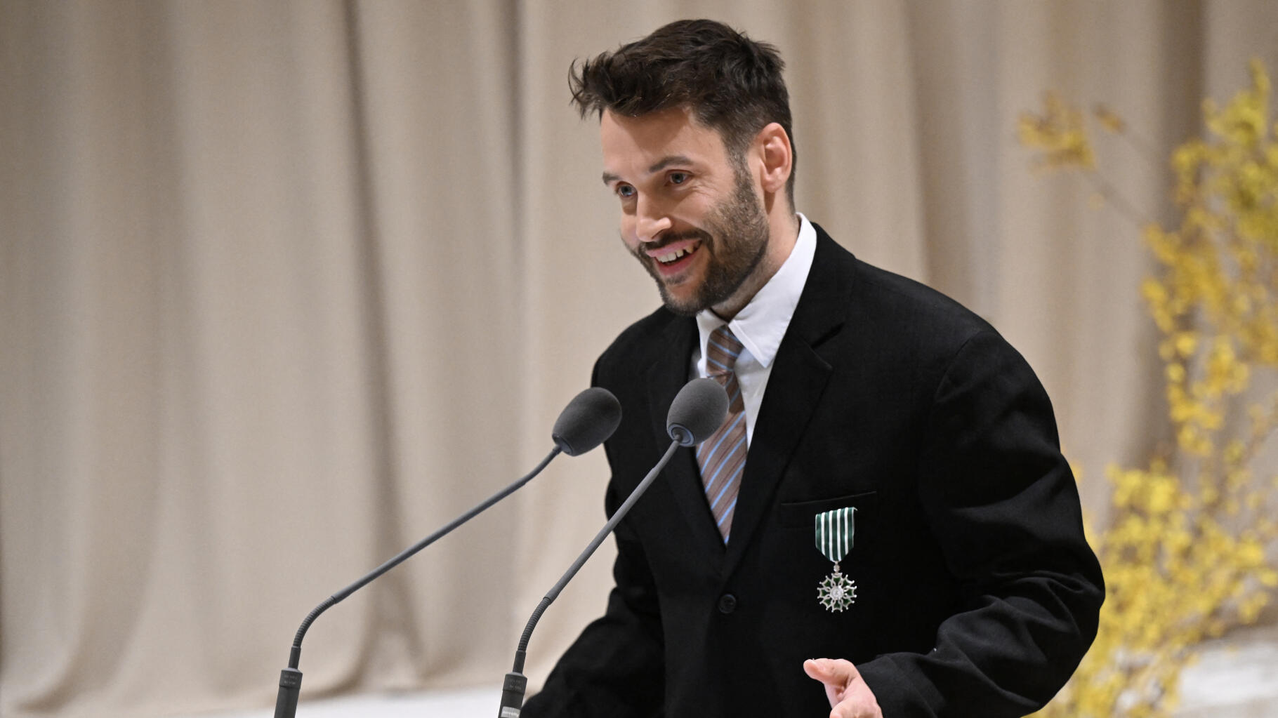 Simon Porte Jacquemus et son époux Marco Maestri parents pour la première fois, de jumeaux