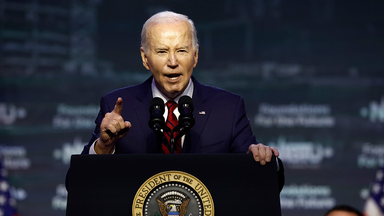 Biden ridiculed after reading 'pause' instruction on the teleprompter out loud: 'I'm Ron Burgundy?'