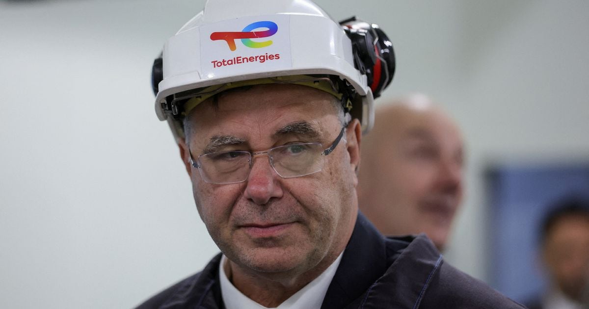 Le PDG de TotalEnergies, Patrick Pouyanné, à l'usine Automotive Cells Company (ACC) à Billy-Berclau, le 30 mai 2023