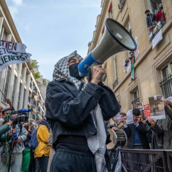 Manifestation à Sciences Po : après des tensions, de premières évacuations en cours