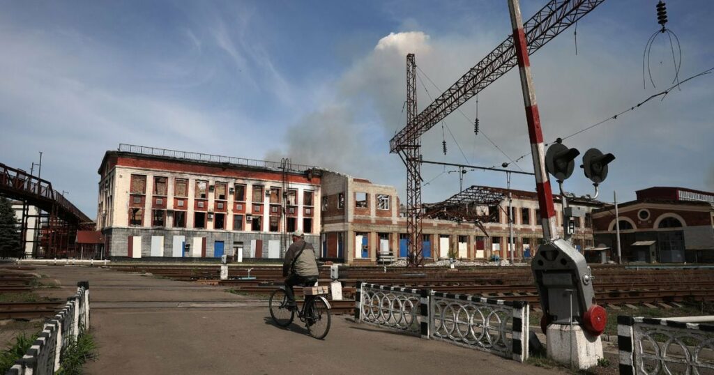 La gare de Lyman détruite par une frappe russe, le 13 avril 2024 dans l'est de l'Ukraine