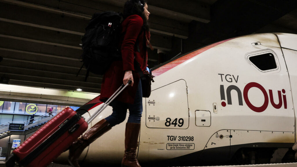 Un TGV Lyon-Paris bloqué pendant 6 heures sur les voies à cause d’une panne