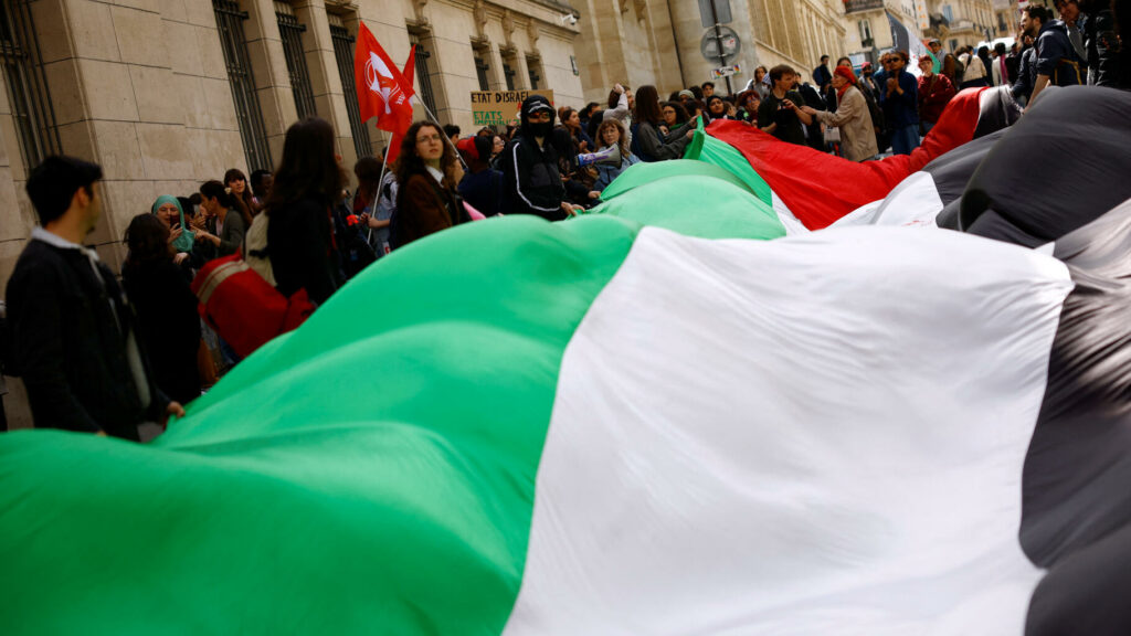 À Paris, la Sorbonne fermée après une manifestation et un campement en soutien à la Palestine