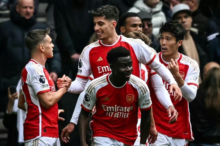 Angleterre: Arsenal bat son rival Tottenham, City dans sa roue