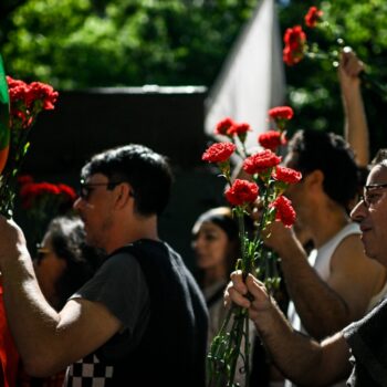 Cinquante après, que reste-t-il de la révolution des Œillets au Portugal?