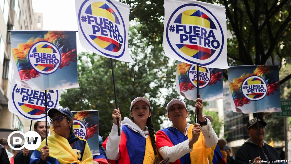 Colombia: Thousands protest President Petro's reforms