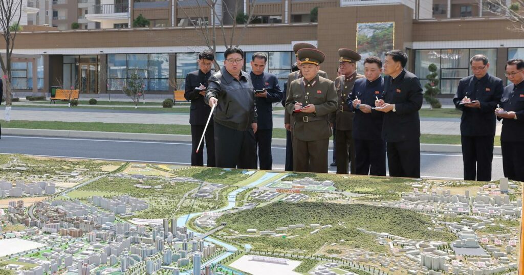 Corée du Nord: Kim a supervisé une simulation de «contre-attaque nucléaire»