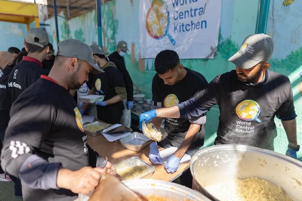 El chef José Andrés pide a Israel "parar las matanzas indiscriminadas" tras la muerte de varios trabajadores de su ONG