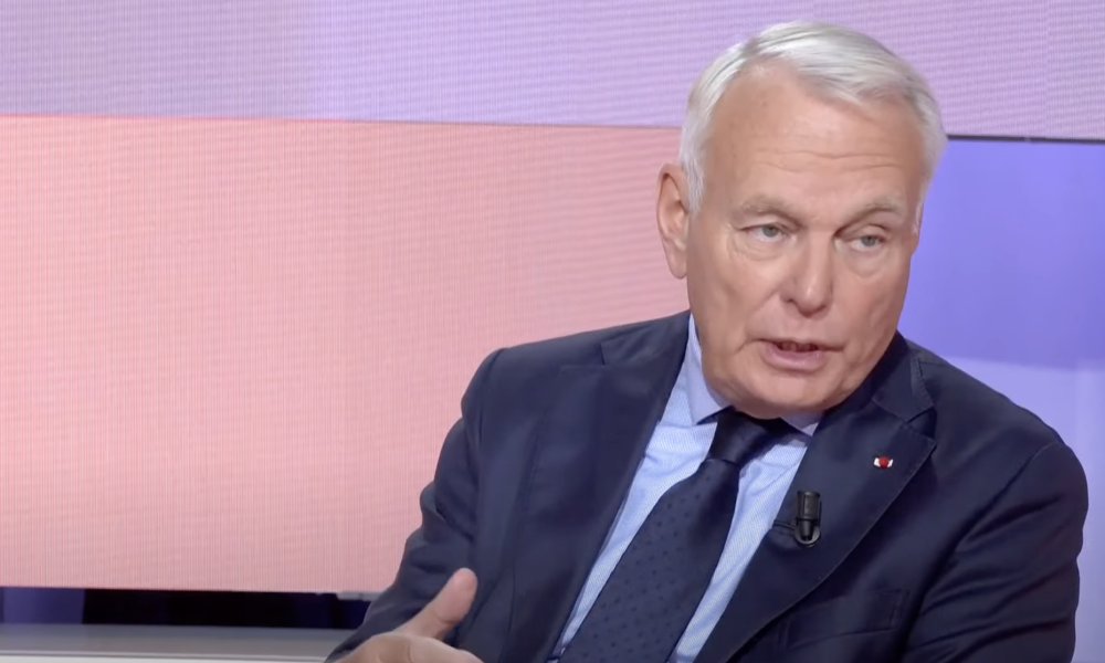 Fact-check : Un dénommé Jean-Marc Ayrault a-t-il un jour été ministre de la République ?