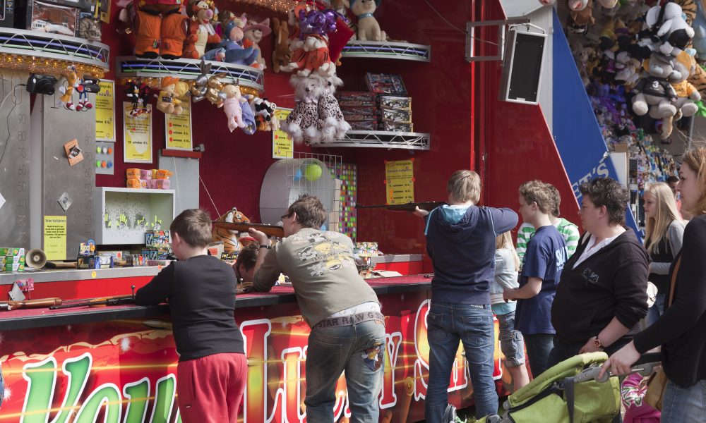 Fête foraine – Un chasseur abat accidentellement 8 cyclistes pendant une pêche aux canards