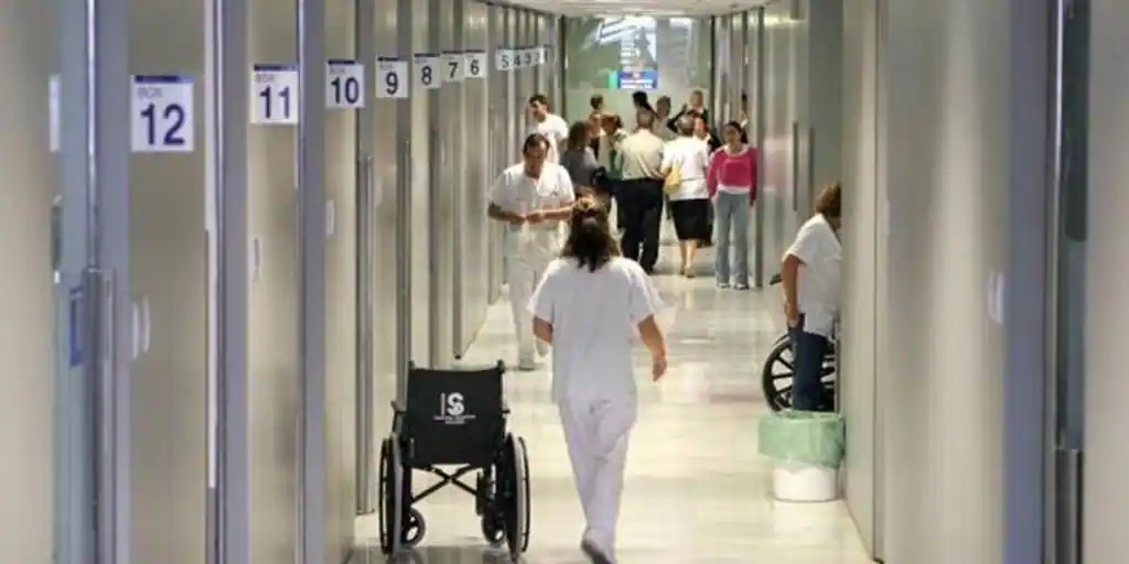 Hay 33.175 pacientes de la región en lista para una operación, con una espera media de 102 días