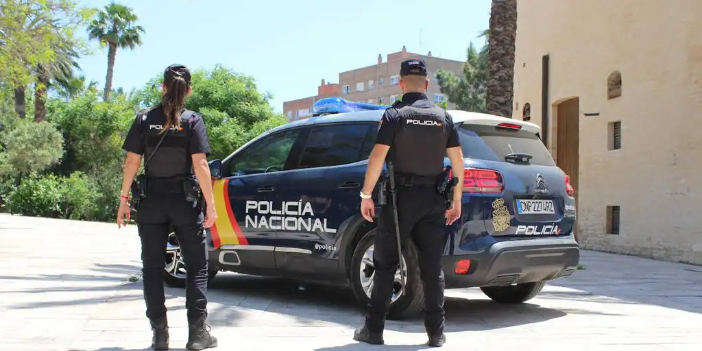 La Policía Nacional logra salvar la vida de un bebé de diez días que se había atragantado y no respiraba