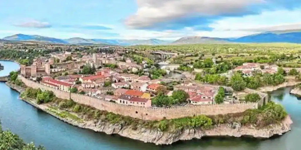 La muralla más larga y mejor conservada de Madrid con vistas al río: dónde está y cómo llegar