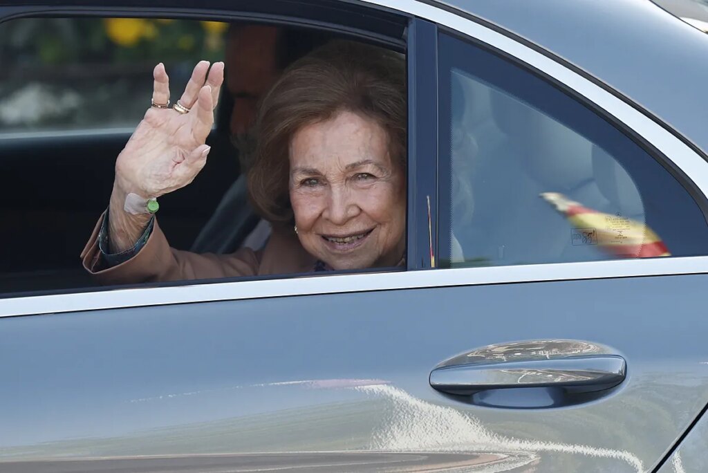 La reina Sofía recibe el alta tras cuatro días hospitalizada