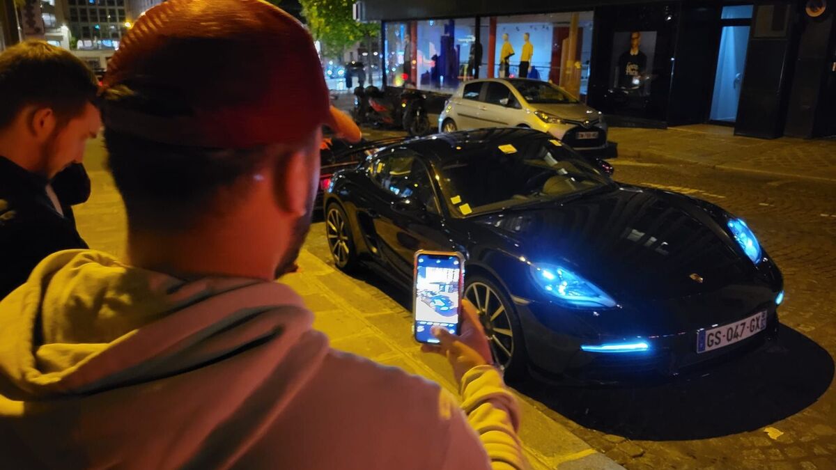 Les parkings de Paris, terrain de jeu favori des fans de voitures de luxe : « On touche avec les yeux »