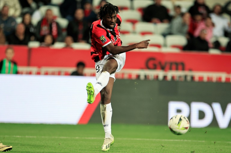 Ligue 1: Nice déroule contre un faible Lorient