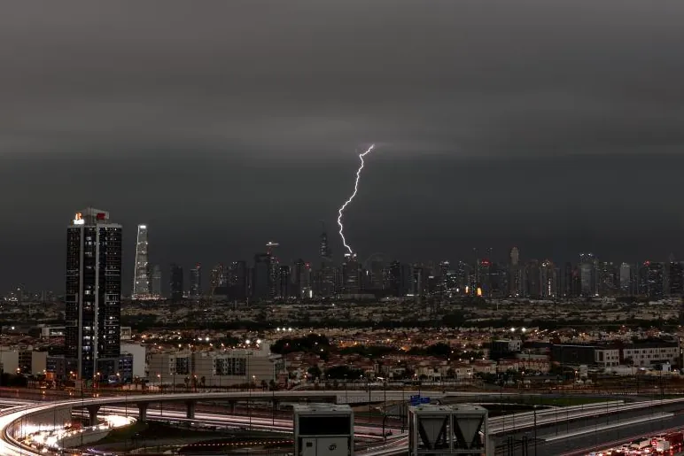 Lluvias inéditas afectan a los vuelos del aeropuerto internacional de Dubai