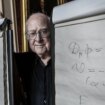 Muere a los 94 años el Nobel Peter Higgs, padre del bosón de Higgs: "Era capaz de explicar la física de una manera simple y al mismo tiempo muy profunda"