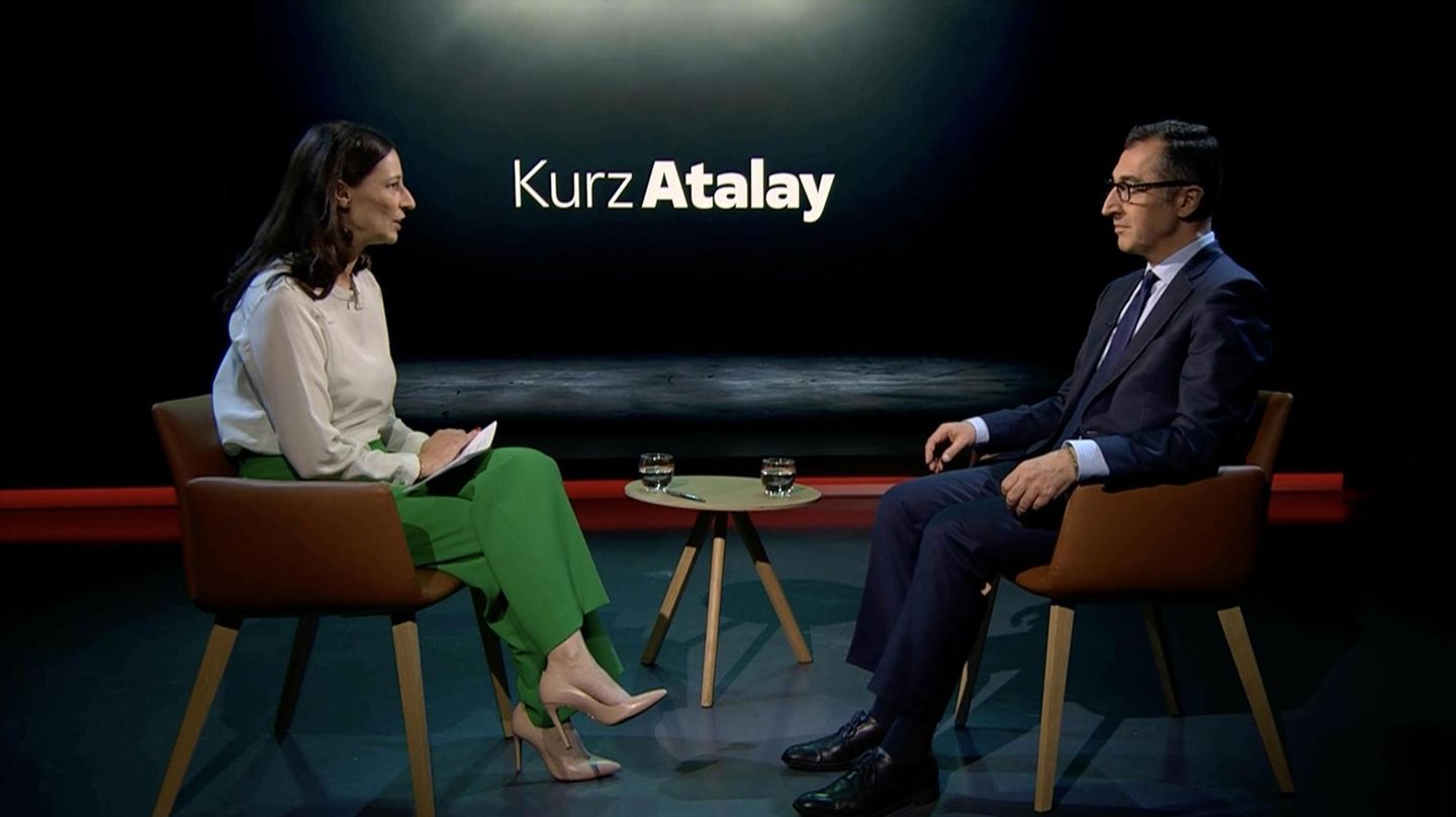 Neuer Talk "Kurz Atalay": Cem Özdemir über Streit in Ampel-Koaliton: "Es hilft, dass ich Sozialpädagoge bin"