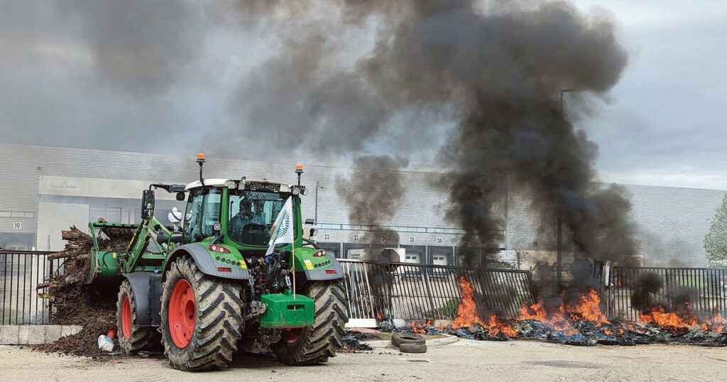 Normes, contrôles... La colère des agriculteurs ne faiblit pas