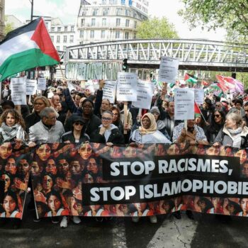 Paris : des milliers de manifestants ont marché contre le racisme et l’islamophobie